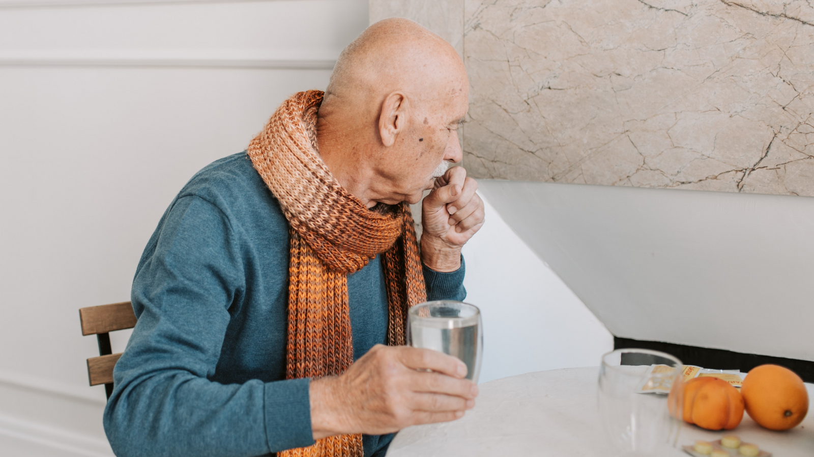homme qui souffre d'asthme et de remontées acides
