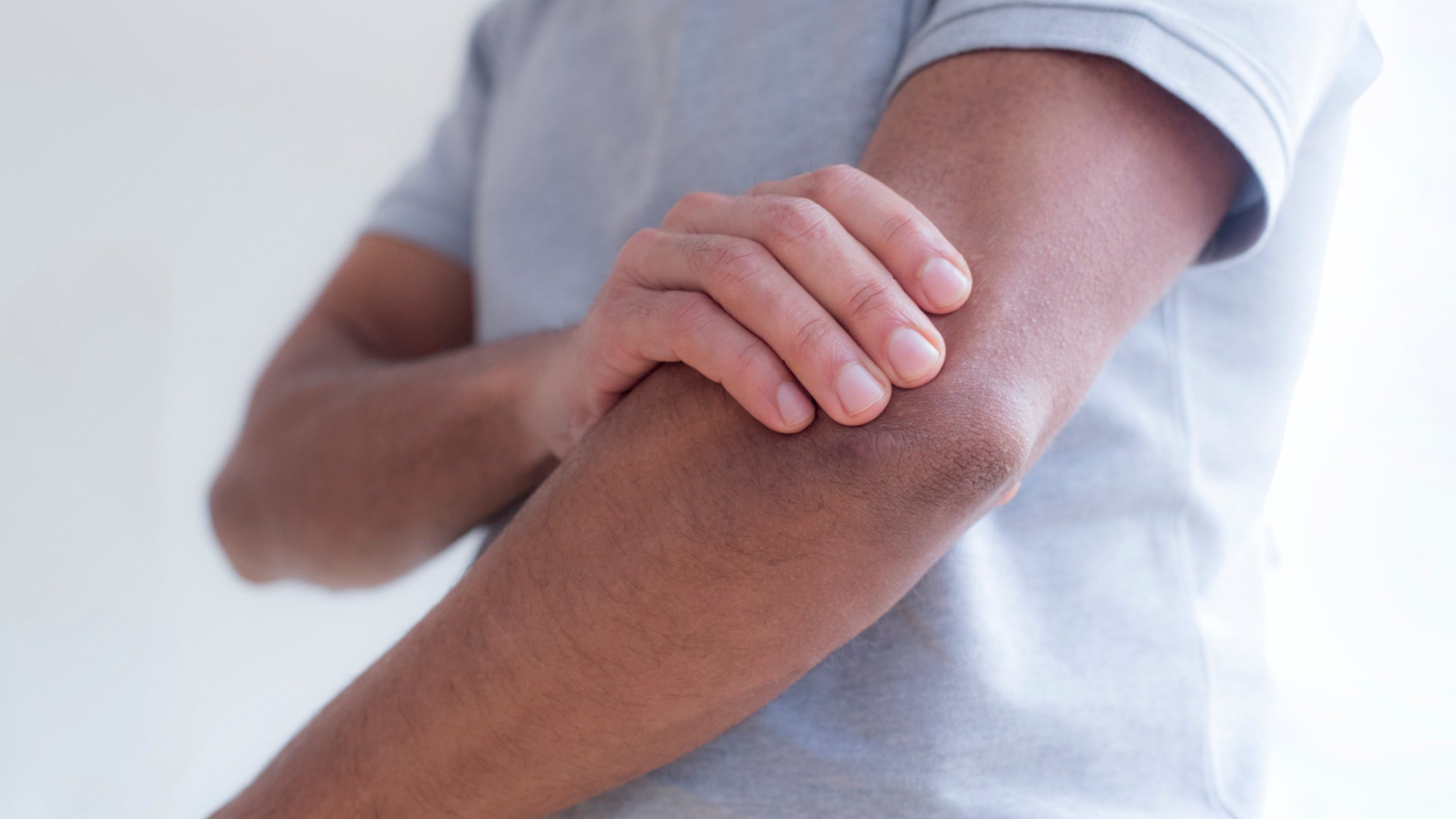 Quel oreiller pour les douleurs au cou et bras engourdi ? MedCline France